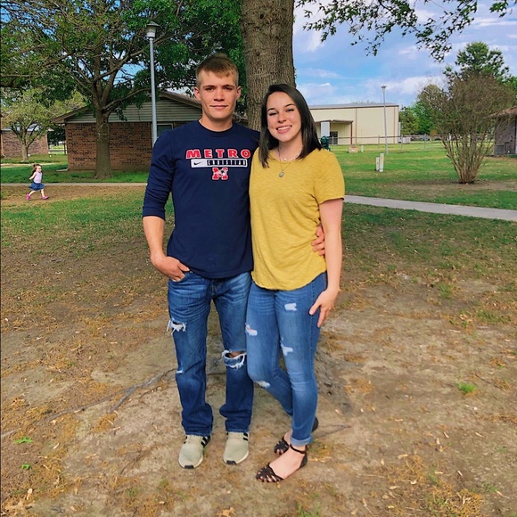 Meet your Posher, Katelyn - Picture 2 of 5